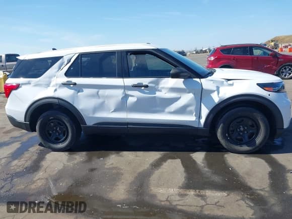 ✅ 2020 Ford Police Interceptor Utility • VIN: 1FM5K8AB1LGA84299 • Lot: 42228548. Wystawiony na IAAI z przebiegiem 41 935 mil. Bezpłatny archiwum sprzedaży aukcyjnych z USA i szczegółowy raport historii pojazdu na DreamBid. Zdjęcie 6.