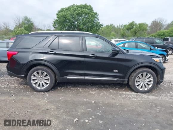 ✅ 2023 Ford Explorer King Ranch • VIN: 1FM5K8LC3PGA97812 • Lot: 42495831. Wystawiony na IAAI z przebiegiem 22 028 mil. Bezpłatny archiwum sprzedaży aukcyjnych z USA i szczegółowy raport historii pojazdu na DreamBid. Zdjęcie 13.