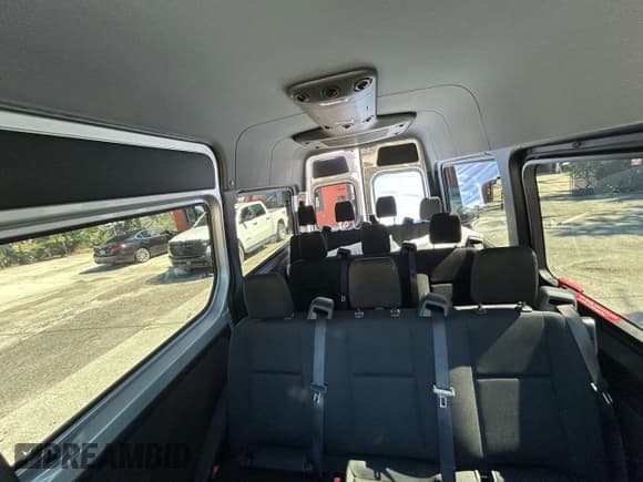 ✅ 2024 Mercedes-Benz Sprinter Passenger • VIN: W1Z4KFHYXRP710933 • Лот: 86813015. Опубликован ранее на Copart с пробегом 32 893 миль. Бесплатный доступ к архиву аукционных продаж из США и подробный отчёт об истории автомобиля на DreamBid. Изображение 15.