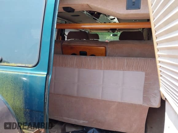 ✅ 1995 Chevrolet Chevy Van • VIN: 1GBEG25K5SF120517 • Lot: 42469924. Wystawiony na IAAI z przebiegiem 99 761 mil. Bezpłatny archiwum sprzedaży aukcyjnych z USA i szczegółowy raport historii pojazdu na DreamBid. Zdjęcie 13.