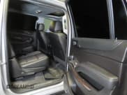 ✅ 2018 Chevrolet Suburban LT • VIN: 1GNSKHKC9JR395664 • Lot: 58605685. Wystawiony na Copart z przebiegiem 84 267 mil. Bezpłatny archiwum sprzedaży aukcyjnych z USA i szczegółowy raport historii pojazdu na DreamBid. Zdjęcie 6.