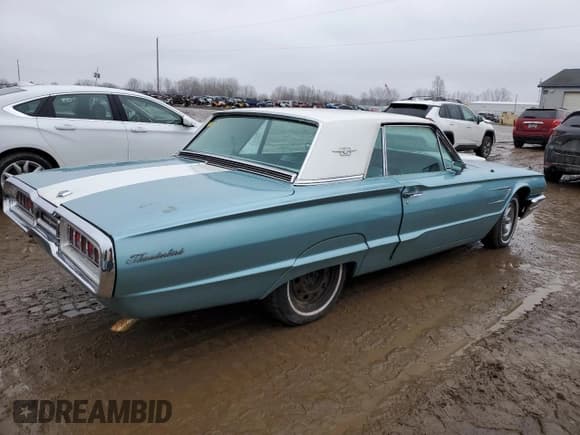 ✅ 1965 Ford Thunderbird • VIN: 5Y83Z146816 • Lot: 46672065. Wystawiony na Copart z przebiegiem 36 491 mil. Bezpłatny archiwum sprzedaży aukcyjnych z USA i szczegółowy raport historii pojazdu na DreamBid. Zdjęcie 3.
