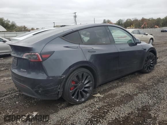 ✅ 2024 Tesla Model Y Performance • VIN: 7SAYGDEF9RA322718 • Lot: 86331745. Wystawiony na Copart z przebiegiem 34 956 mil. Bezpłatny archiwum sprzedaży aukcyjnych z USA i szczegółowy raport historii pojazdu na DreamBid. Zdjęcie 3.