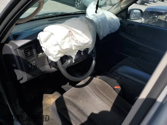 2003 Dodge Dakota SLT z VIN 1D7HL48XX3S197440, wystawiony jako Copart lot #61722005 z przebiegiem 167 398 mil mil oraz Czysty tytuł • Clean title. Historia ofert i sprzedaży dostępna na DreamBid. Obrazek 8.