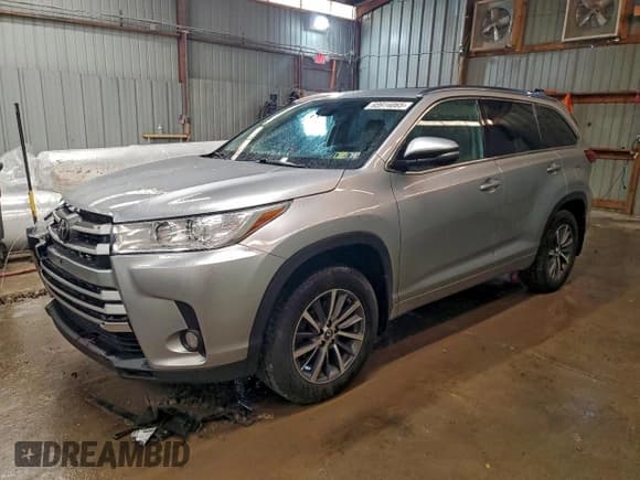✅ 2018 Toyota Highlander SE • VIN: 5TDJZRFH1JS551905 • Lot: 93914065. Wystawiony na Copart z przebiegiem 112 276 mil. Bezpłatny archiwum sprzedaży aukcyjnych z USA i szczegółowy raport historii pojazdu na DreamBid. Zdjęcie 1.
