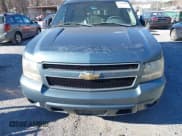 ✅ 2008 Chevrolet Suburban LTZ • VIN: 3GNFK16388G109249 • Lot: 43644641. Wystawiony na IAAI z przebiegiem 296 691 mil. Bezpłatny archiwum sprzedaży aukcyjnych z USA i szczegółowy raport historii pojazdu na DreamBid. Zdjęcie 6.