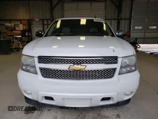 ✅ 2007 Chevrolet Suburban LTZ • VIN: 3GNFK16397G292997 • Lot: 53305564. Wystawiony na Copart z przebiegiem 201 666 mil. Bezpłatny archiwum sprzedaży aukcyjnych z USA i szczegółowy raport historii pojazdu na DreamBid. Zdjęcie 5.