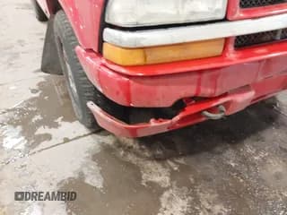 ✅ 2004 Chevrolet Blazer LS • VIN: 1GNDT13X34K157353 • Lot: 41089017. Wystawiony na IAAI z przebiegiem 104 539 mil. Bezpłatny archiwum sprzedaży aukcyjnych z USA i szczegółowy raport historii pojazdu na DreamBid. Zdjęcie 6.