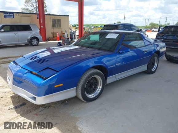 ✅ 1986 Pontiac Firebird Trans Am • VIN: 1G2FW87F0GL245170 • Лот: 42600036. Опубликован ранее на IAAI с пробегом 115 972 миль. Бесплатный доступ к архиву аукционных продаж из США и подробный отчёт об истории автомобиля на DreamBid. Изображение 2.