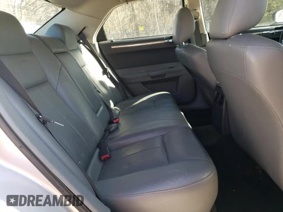 ✅ 2005 Chrysler 300 Touring AWD • VIN: 2C3JK53GX5H624772 • Lot: 50814845. Listed on Copart with 119,115 mi. Free auction sales archive from the USA and detailed vehicle history report at DreamBid. Image 10.