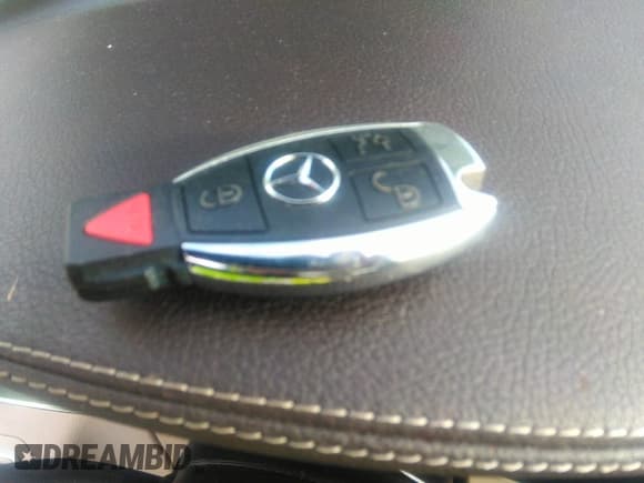 ✅ 2017 Mercedes-Benz C 300 • VIN: 55SWF4KB7HU206216 • Lot: 43347035. Wystawiony na IAAI z przebiegiem 174 357 mil. Bezpłatny archiwum sprzedaży aukcyjnych z USA i szczegółowy raport historii pojazdu na DreamBid. Zdjęcie 11.