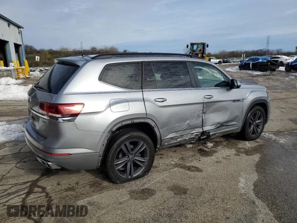 ✅ 2021 Volkswagen Atlas SE • VIN: 1V2RR2CA5MC611402 • Lot: 92200625. Listed on Copart with 37,808 mi. Free auction sales archive from the USA and detailed vehicle history report at DreamBid. Image 3.