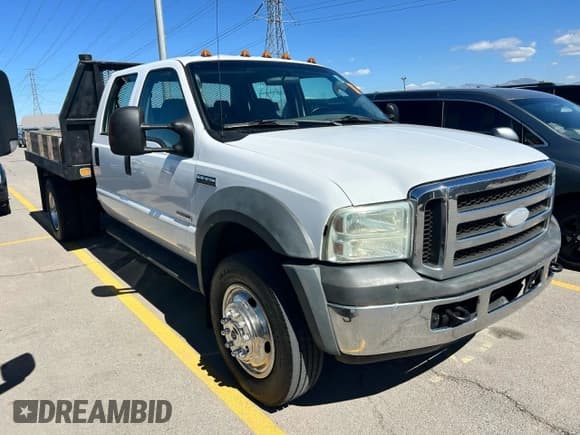 ✅ 2005 Ford F-550 XL • VIN: 1FDAW56P15EC72891 • Lot: 84054585. Wystawiony na Copart z przebiegiem 190 790 mil. Bezpłatny archiwum sprzedaży aukcyjnych z USA i szczegółowy raport historii pojazdu na DreamBid. Zdjęcie 1.