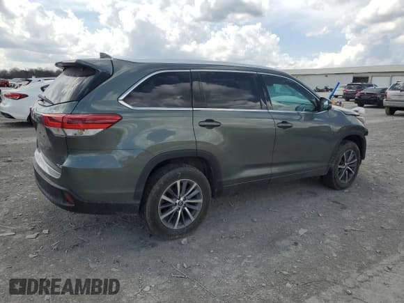 ✅ 2017 Toyota Highlander XLE • VIN: 5TDKZRFHXHS232145 • Лот: 49160685. Опубликован ранее на Copart с пробегом 93 428 миль. Бесплатный доступ к архиву аукционных продаж из США и подробный отчёт об истории автомобиля на DreamBid. Изображение 3.