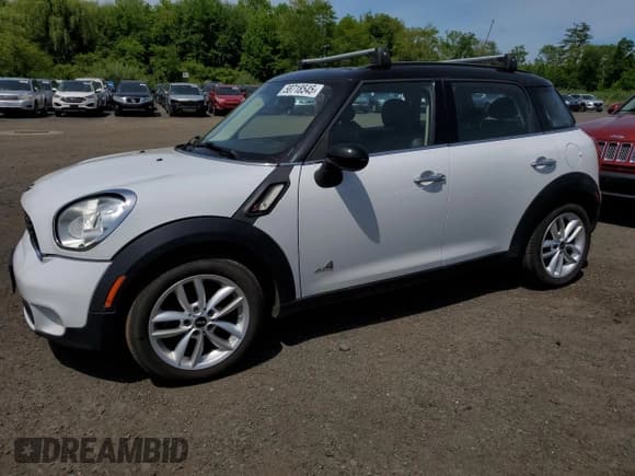 ✅ 2014 MINI Countryman S • VIN: WMWZC5C51EWP35221 • Lot: 58718545. Listed on Copart with 152,809 mi. Free auction sales archive from the USA and detailed vehicle history report at DreamBid. Image 1.