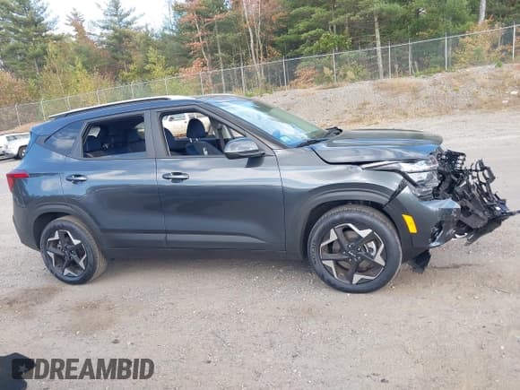 ✅ 2025 Kia Seltos S • VIN: KNDEUCAA1S7725734 • Lot: 43403602. Wystawiony na IAAI z przebiegiem 7 598 mil. Bezpłatny archiwum sprzedaży aukcyjnych z USA i szczegółowy raport historii pojazdu na DreamBid. Zdjęcie 14.