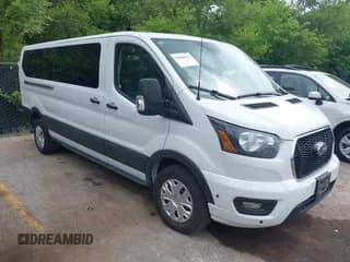 ✅ 2024 Ford Transit Passenger XL • VIN: 1FBAX2YG6RKA47052 • Лот: 42500436. Опубликован ранее на IAAI с пробегом 40 965 миль. Бесплатный доступ к архиву аукционных продаж из США и подробный отчёт об истории автомобиля на DreamBid. Изображение 1.