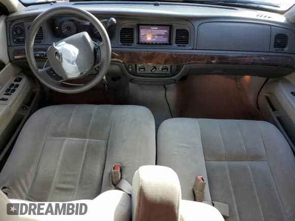 ✅ 2008 Mercury Grand Marquis GS • VIN: 2MEFM74V28X632653 • Lot: 82223915. Wystawiony na Copart z przebiegiem 128 038 mil. Bezpłatny archiwum sprzedaży aukcyjnych z USA i szczegółowy raport historii pojazdu na DreamBid. Zdjęcie 8.