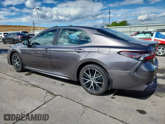 2022 Toyota Camry SE с VIN 4T1G11BK7NU055573, выставлен на аукционе Copart как лот 70327775 с пробегом 19 437 миль миль и Списание • Salvage title. История ставок и продаж доступна на DreamBid. Изображение 2.