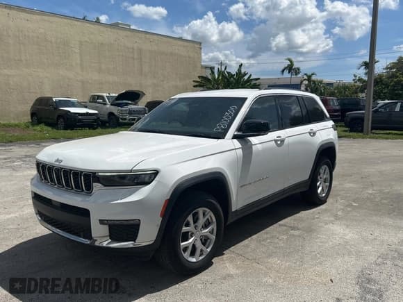 ✅ 2023 Jeep Grand Cherokee • VIN: 1C4RJHKG5P8100300 • Lot: 67388925. Listed on Copart with 36 mi. Free auction sales archive from the USA and detailed vehicle history report at DreamBid. Image 2.