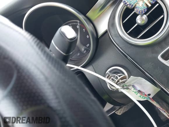 ✅ 2016 Mercedes-Benz C 300 • VIN: 55SWF4JBXGU131690 • Lot: 43494779. Wystawiony na IAAI z przebiegiem 120 206 mil. Bezpłatny archiwum sprzedaży aukcyjnych z USA i szczegółowy raport historii pojazdu na DreamBid. Zdjęcie 11.