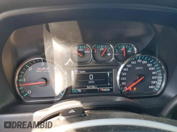 2015 Chevrolet Silverado 1500 LT z VIN 1GCVKREC3FZ225928, wystawiony jako Copart lot #84655545 z przebiegiem 54 109 mil mil oraz Szkoda całkowita • Salvage title. Historia ofert i sprzedaży dostępna na DreamBid. Obrazek 9.