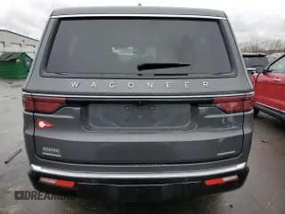 ✅ 2023 Jeep Wagoneer Series II Carbide • VIN: 1C4SJVBP3PS553480 • Lot: 39351374. Wystawiony na Copart z przebiegiem Nie podano. Bezpłatny archiwum sprzedaży aukcyjnych z USA i szczegółowy raport historii pojazdu na DreamBid. Zdjęcie 6.