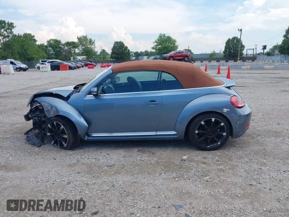 ✅ 2019 Volkswagen Beetle S • VIN: 3VW5DAAT2KM508489 • Lot: 42539059. Listed on IAAI with Not provided. Free auction sales archive from the USA and detailed vehicle history report at DreamBid. Image 14.