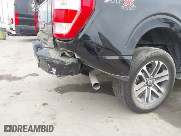 ✅ 2023 Ford F-150 XL • VIN: 1FTEW1EP8PKE37159 • Lot: 43463662. Wystawiony na IAAI z przebiegiem 70 357 mil. Bezpłatny archiwum sprzedaży aukcyjnych z USA i szczegółowy raport historii pojazdu na DreamBid. Zdjęcie 6.