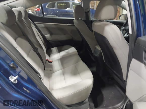 ✅ 2019 Hyundai Elantra Value Edition • VIN: 5NPD84LF9KH484533 • Lot: 43212457. Wystawiony na IAAI z przebiegiem 73 603 mil. Bezpłatny archiwum sprzedaży aukcyjnych z USA i szczegółowy raport historii pojazdu na DreamBid. Zdjęcie 8.