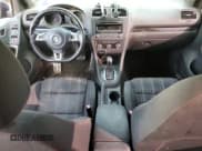 ✅ 2013 Volkswagen Golf GTI Driver's Edition • VIN: WVWHD7AJXDW067294 • Lot: 86453784. Wystawiony na Copart z przebiegiem 191 953 mil. Bezpłatny archiwum sprzedaży aukcyjnych z USA i szczegółowy raport historii pojazdu na DreamBid. Zdjęcie 8.