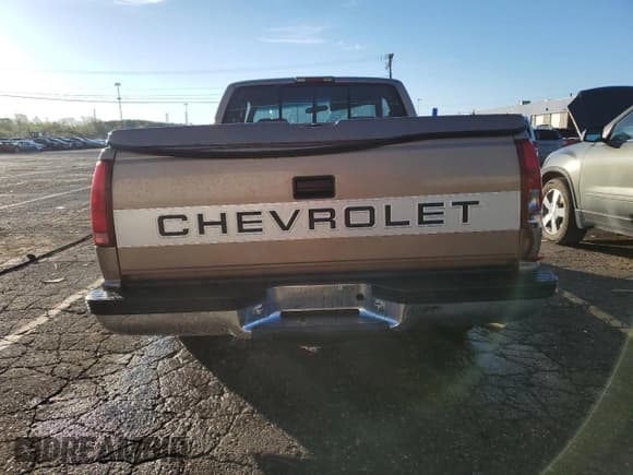✅ 1994 Chevrolet Silverado 1500 • VIN: 2GCEC19H3R1164159 • Lot: 84582515. Wystawiony na Copart z przebiegiem 177 437 mil. Bezpłatny archiwum sprzedaży aukcyjnych z USA i szczegółowy raport historii pojazdu na DreamBid. Zdjęcie 6.