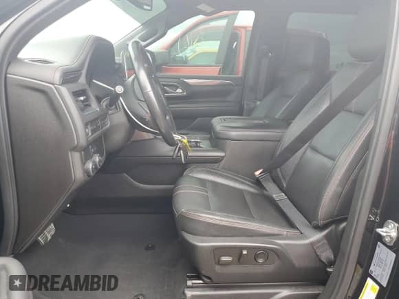 ✅ 2021 Chevrolet Suburban RST • VIN: 1GNSCEKD4MR400696 • Lot: 81223744. Wystawiony na Copart z przebiegiem 69 585 mil. Bezpłatny archiwum sprzedaży aukcyjnych z USA i szczegółowy raport historii pojazdu na DreamBid. Zdjęcie 7.