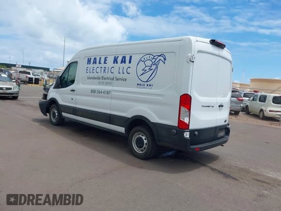 ✅ 2019 Ford Transit • VIN: 1FTYR2CM8KKB76756 • Lot: 42015010. Wystawiony na IAAI z przebiegiem 97 250 mil. Bezpłatny archiwum sprzedaży aukcyjnych z USA i szczegółowy raport historii pojazdu na DreamBid. Zdjęcie 3.