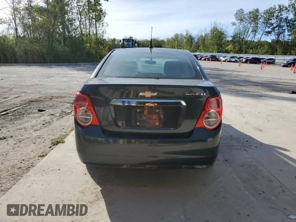 2014 Chevrolet Sonic LT z VIN 1G1JC5SH9E4165775, wystawiony jako Copart lot #73104784 z przebiegiem 109 625 mil mil oraz Czysty tytuł • Clean title. Historia ofert i sprzedaży dostępna na DreamBid. Obrazek 6.