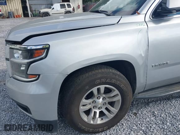 ✅ 2020 Chevrolet Tahoe LT • VIN: 1GNSCBKCXLR254180 • Lot: 43290464. Wystawiony na IAAI z przebiegiem 109 701 mil. Bezpłatny archiwum sprzedaży aukcyjnych z USA i szczegółowy raport historii pojazdu na DreamBid. Zdjęcie 19.