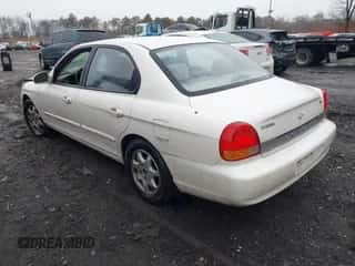 2001 Hyundai Sonata GLS with VIN KMHWF35V51A483264, listed as a IAAI auction lot 41458757 with 154,016 mi miles and . Bid and sale history available at DreamBid. Image 3.