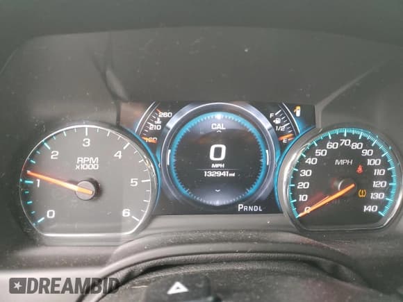 ✅ 2017 Chevrolet Suburban Premier • VIN: 1GNSKJKC9HR260217 • Lot: 76479794. Wystawiony na Copart z przebiegiem 132 941 mil. Bezpłatny archiwum sprzedaży aukcyjnych z USA i szczegółowy raport historii pojazdu na DreamBid. Zdjęcie 9.