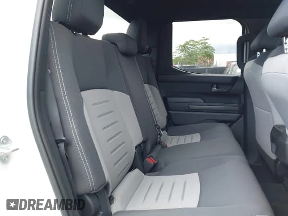 ✅ 2024 Toyota Tacoma SR5 • VIN: 3TYLB5JN0RT011867 • Lot: 43376269. Wystawiony na IAAI z przebiegiem 11 323 mil. Bezpłatny archiwum sprzedaży aukcyjnych z USA i szczegółowy raport historii pojazdu na DreamBid. Zdjęcie 8.