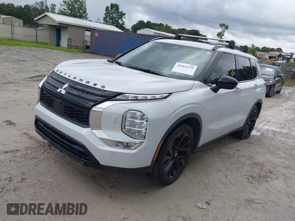 ✅ 2022 Mitsubishi Outlander SE • VIN: JA4J4UA88NZ070802 • Lot: 42962978. Listed on IAAI with 71,037 mi. Free auction sales archive from the USA and detailed vehicle history report at DreamBid. Image 2.
