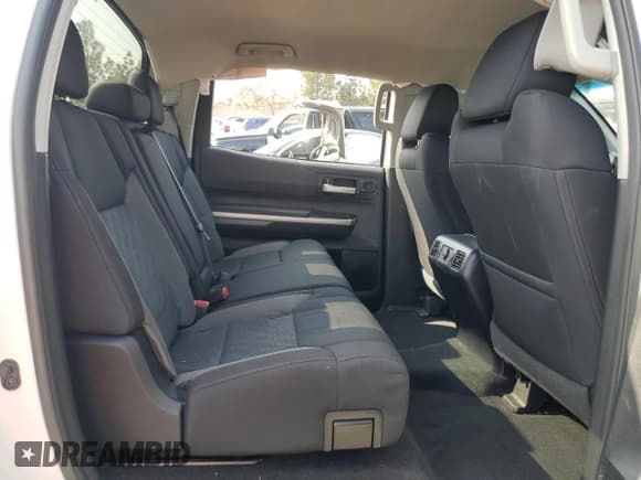 ✅ 2017 Toyota Tundra SR5 • VIN: 5TFEY5F18HX224101 • Лот: 43479235. Опубликован ранее на Copart с пробегом 88 398 миль. Бесплатный доступ к архиву аукционных продаж из США и подробный отчёт об истории автомобиля на DreamBid. Изображение 10.