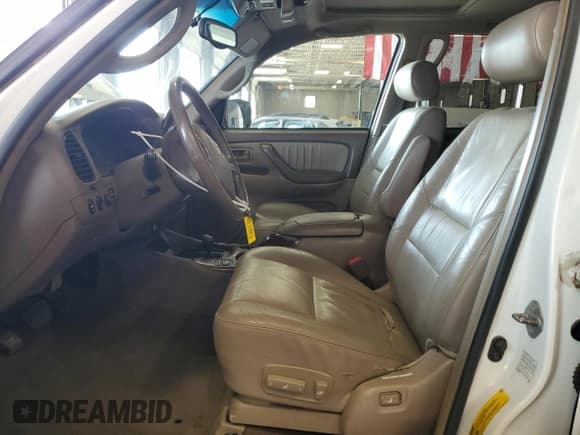 ✅ 2004 Toyota Sequoia Limited • VIN: 5TDBT48A24S205536 • Lot: 68139255. Wystawiony na Copart z przebiegiem 265 638 mil. Bezpłatny archiwum sprzedaży aukcyjnych z USA i szczegółowy raport historii pojazdu na DreamBid. Zdjęcie 7.