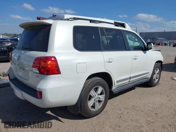 ✅ 2013 Toyota Land Cruiser • VIN: JTMHY7AJ0D4013762 • Lot: 41833955. Wystawiony na IAAI z przebiegiem 154 801 mil. Bezpłatny archiwum sprzedaży aukcyjnych z USA i szczegółowy raport historii pojazdu na DreamBid. Zdjęcie 4.