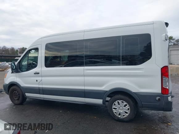 ✅ 2018 Ford Transit Passenger XL • VIN: 1FBZX2CM8JKA56842 • Lot: 43768652. Wystawiony na IAAI z przebiegiem 109 220 mil. Bezpłatny archiwum sprzedaży aukcyjnych z USA i szczegółowy raport historii pojazdu na DreamBid. Zdjęcie 15.