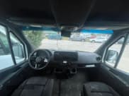 ✅ 2020 Mercedes-Benz Sprinter • VIN: W1Y8ED3Y5LP210730 • Лот: 61175204. Опубликован ранее на Copart с пробегом 201 663 миль. Бесплатный доступ к архиву аукционных продаж из США и подробный отчёт об истории автомобиля на DreamBid. Изображение 9.