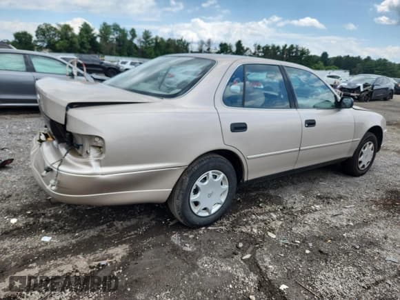 ✅ 1993 Toyota Camry DLX • VIN: 4T1SK11E6PU180747 • Lot: 64990075. Wystawiony na Copart z przebiegiem 109 692 mil. Bezpłatny archiwum sprzedaży aukcyjnych z USA i szczegółowy raport historii pojazdu na DreamBid. Zdjęcie 3.