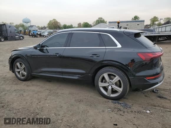 ✅ 2019 Audi e-tron Premium Plus • VIN: WA1LAAGE5KB009439 • Lot: 50514093. Wystawiony na Copart z przebiegiem 32 382 mil. Bezpłatny archiwum sprzedaży aukcyjnych z USA i szczegółowy raport historii pojazdu na DreamBid. Zdjęcie 2.
