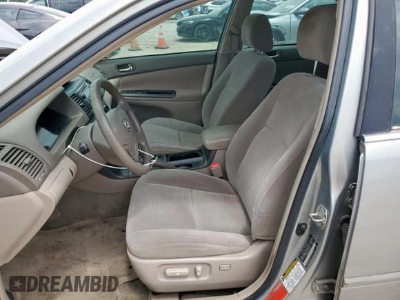 ✅ 2005 Toyota Camry SE • VIN: 4T1BE32K45U570976 • Lot: 69591995. Wystawiony na Copart z przebiegiem 261 978 mil. Bezpłatny archiwum sprzedaży aukcyjnych z USA i szczegółowy raport historii pojazdu na DreamBid. Zdjęcie 7.