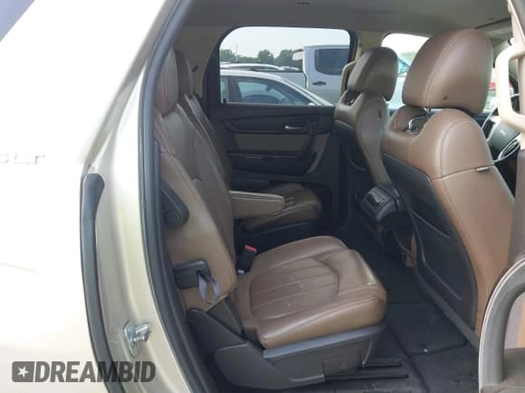 ✅ 2016 GMC Acadia SLT • VIN: 1GKKRSKD7GJ261130 • Lot: 42984908. Listed on IAAI with 107,975 mi. Free auction sales archive from the USA and detailed vehicle history report at DreamBid. Image 8.