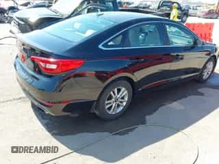2015 Hyundai Sonata SE z VIN 5NPE24AF3FH159312, wystawiony jako IAAI lot #43229354 z przebiegiem 167 235 mil mil oraz . Historia ofert i sprzedaży dostępna na DreamBid. Obrazek 4.